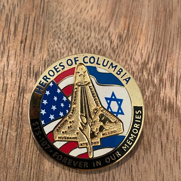 Missile Defense Agency and Columbia Heroes Pins - Picture 5 of 7